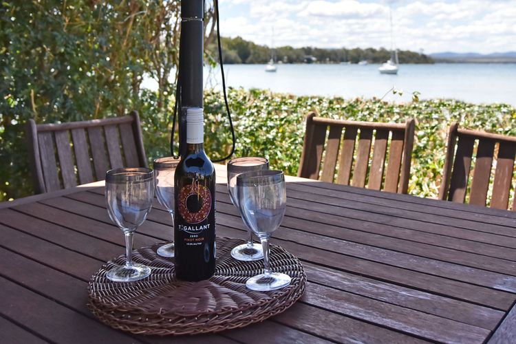 Baywatch Waterfront Lake Retreat with Private Jetty at Silverwater Lake Macqaurie