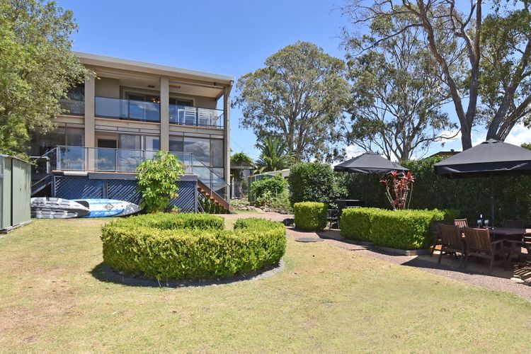 Baywatch Waterfront Lake Retreat with Private Jetty at Silverwater Lake Macqaurie