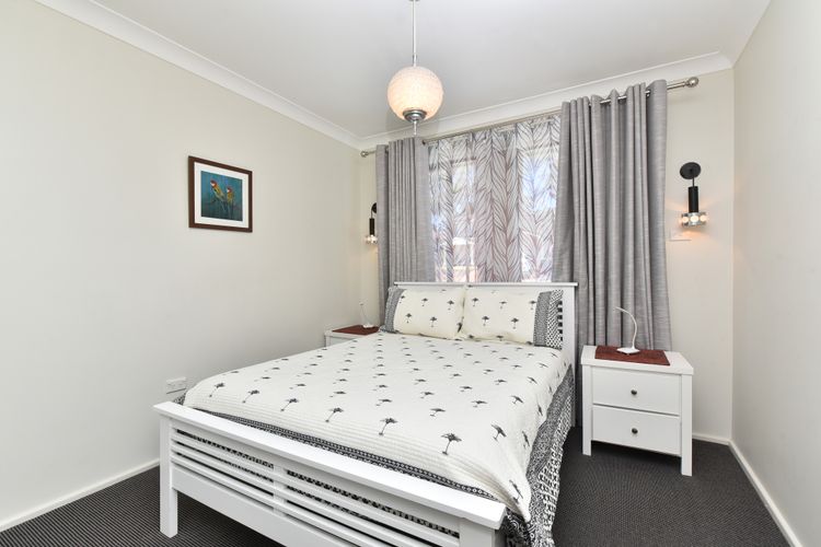 Baywatch Waterfront Lake Retreat with Private Jetty at Silverwater Lake Macqaurie