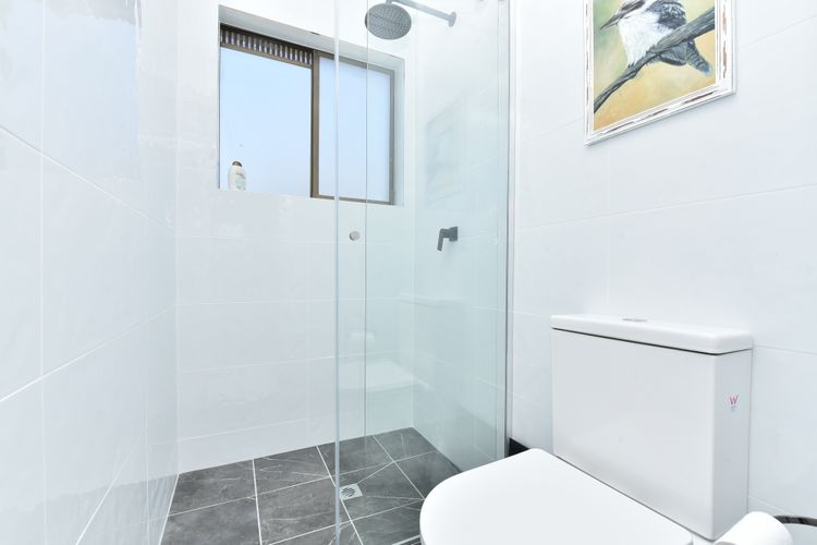 Baywatch Waterfront Lake Retreat with Private Jetty at Silverwater Lake Macqaurie