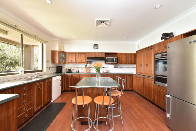 Baywatch Waterfront Lake Retreat with Private Jetty at Silverwater Lake Macqaurie