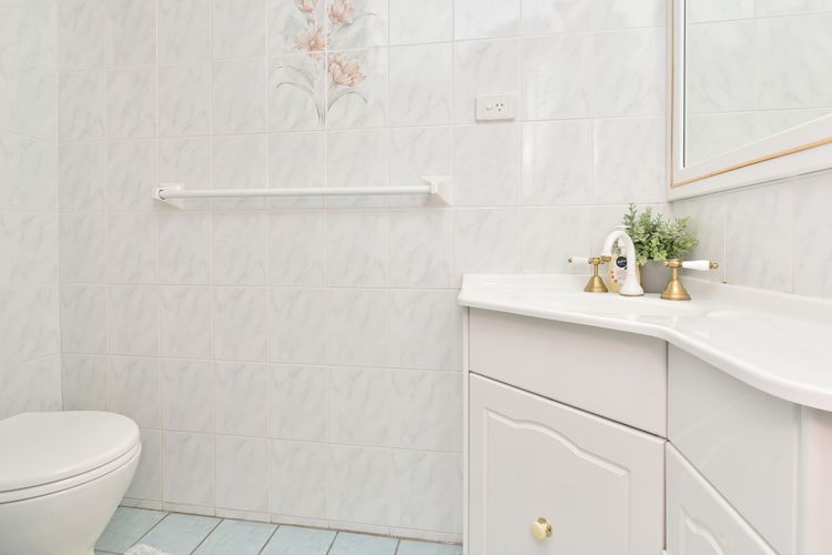 Baywatch Waterfront Lake Retreat with Private Jetty at Silverwater Lake Macqaurie