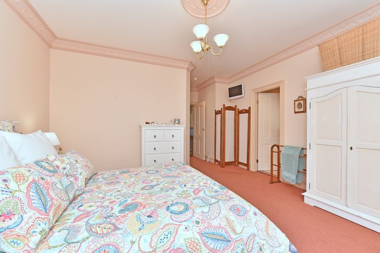 Sunshine Lake Views – Absolute Waterfront