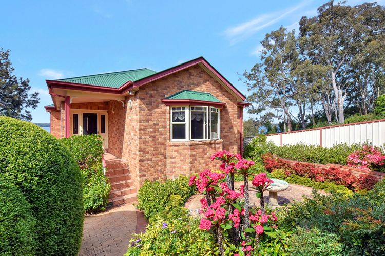 Sunshine Lake Views – Absolute Waterfront