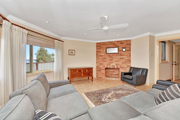 Sunshine Lake Views – Absolute Waterfront