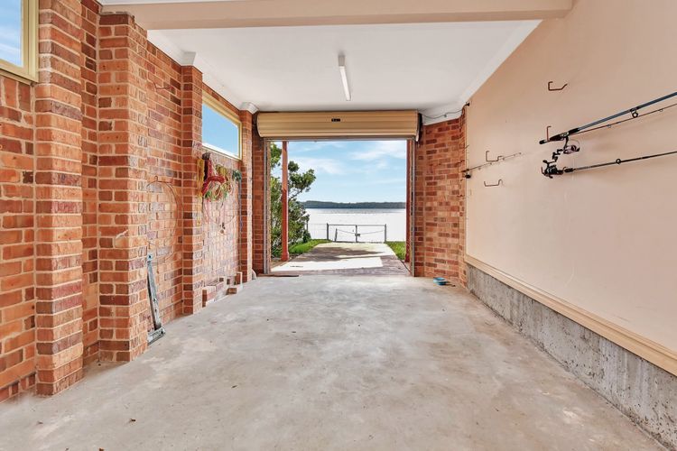 Sunshine Lake Views – Absolute Waterfront