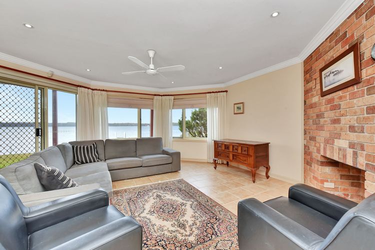 Sunshine Lake Views – Absolute Waterfront