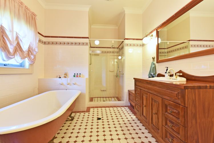 Sunshine Lake Views – Absolute Waterfront