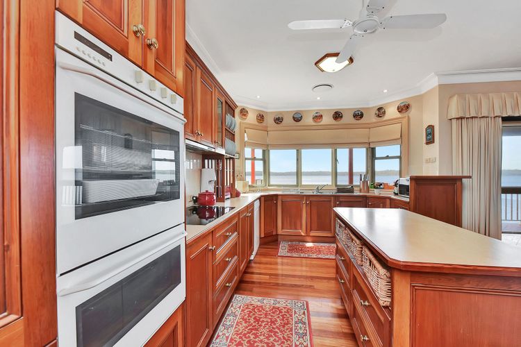 Sunshine Lake Views – Absolute Waterfront