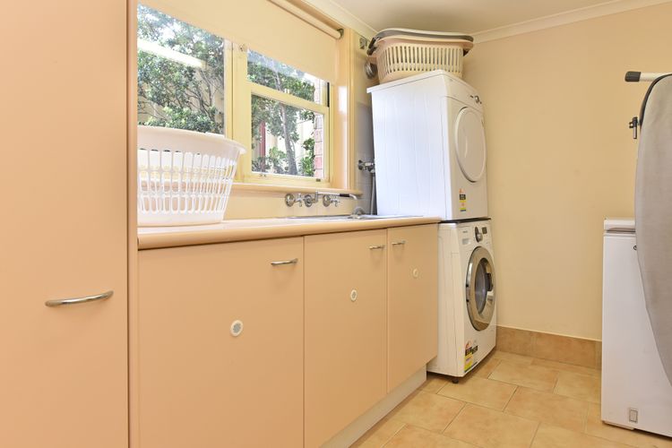 Sunshine Lake Views – Absolute Waterfront