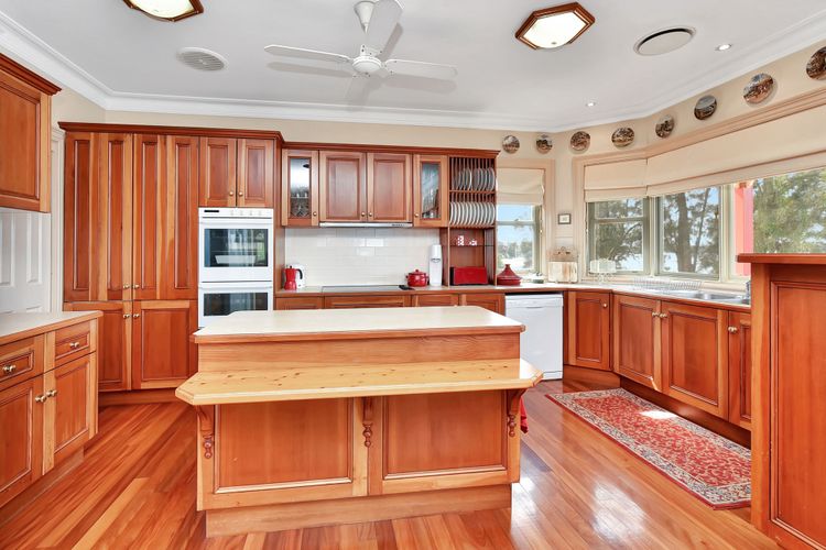 Sunshine Lake Views – Absolute Waterfront