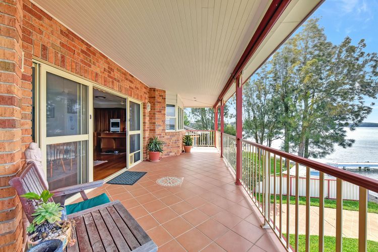 Sunshine Lake Views – Absolute Waterfront