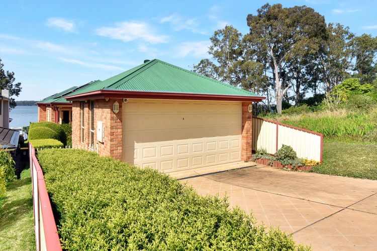 Sunshine Lake Views – Absolute Waterfront