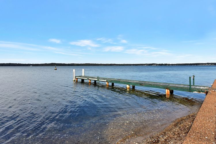 Sunshine Lake Views – Absolute Waterfront