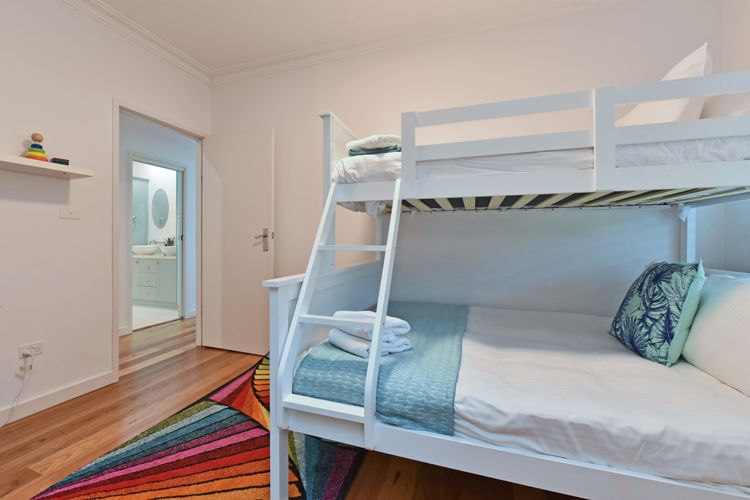 Palmers Lane On Vineyard Homestead