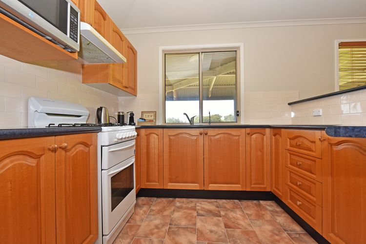 Palmers Lane Vineyard Estate and Retreat with Pool offers a large 6br home and 2br cottage