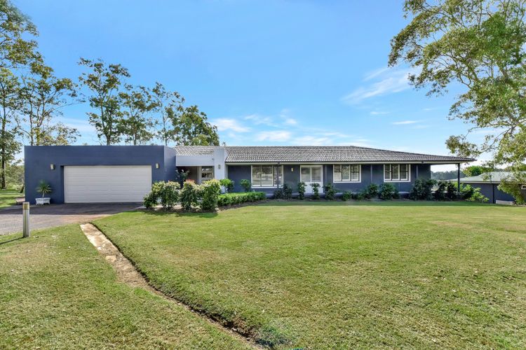 Palmers Lane Vineyard Estate and Retreat with Pool offers a large 6br home and 2br cottage