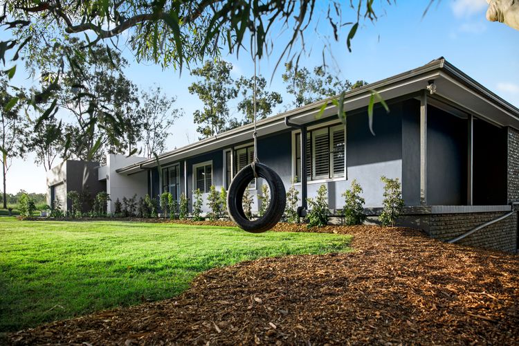 Palmers Lane Vineyard Estate and Retreat with Pool offers a large 6br home and 2br cottage