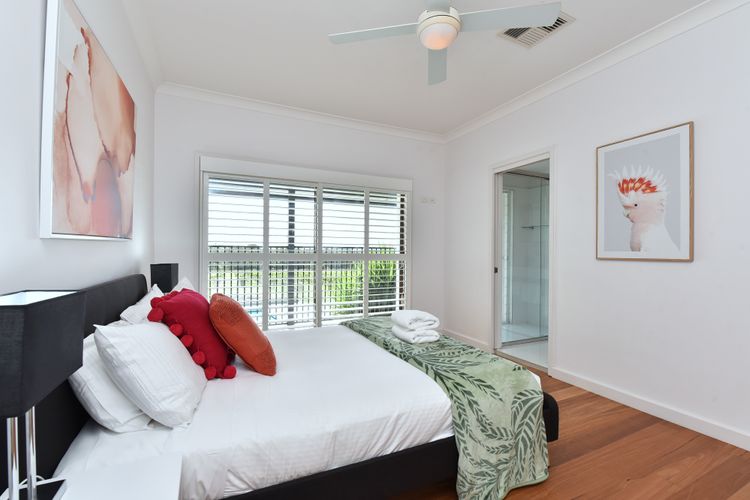 Palmers Lane Vineyard Estate and Retreat with Pool offers a large 6br home and 2br cottage