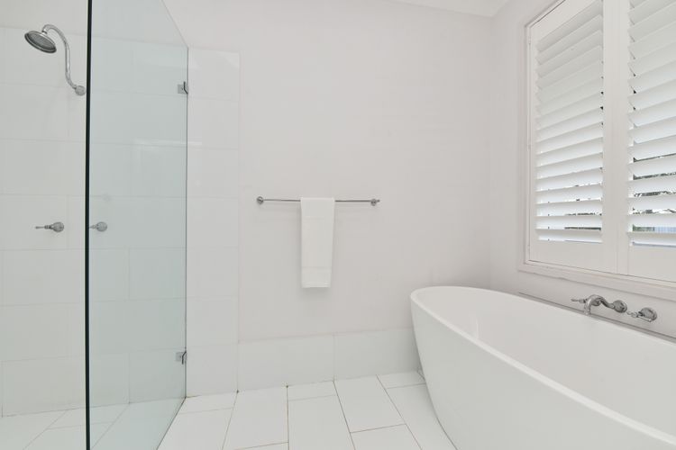 Palmers Lane Vineyard Estate and Retreat with Pool offers a large 6br home and 2br cottage