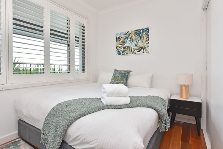 Palmers Lane Vineyard Estate and Retreat with Pool offers a large 6br home and 2br cottage