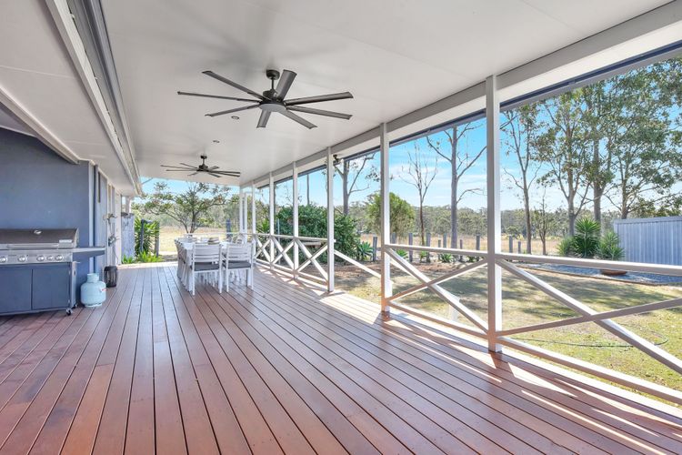 Palmers Lane Vineyard Estate and Retreat with Pool offers a large 6br home and 2br cottage