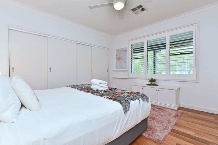 Palmers Lane Vineyard Estate and Retreat with Pool offers a large 6br home and 2br cottage