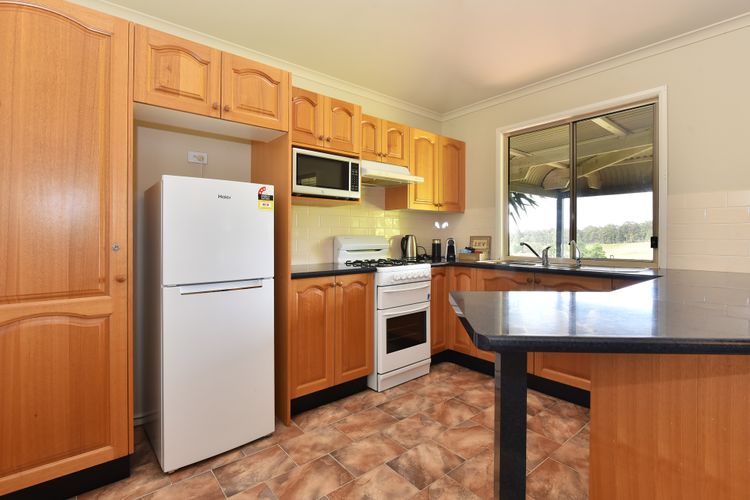 Palmers Lane Vineyard Estate and Retreat with Pool offers a large 6br home and 2br cottage