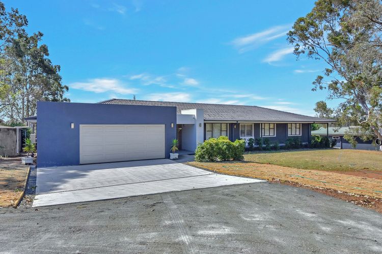 Palmers Lane Vineyard Estate and Retreat with Pool offers a large 6br home and 2br cottage