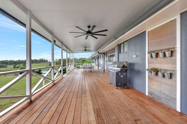 Palmers Lane Vineyard Estate and Retreat with Pool offers a large 6br home and 2br cottage