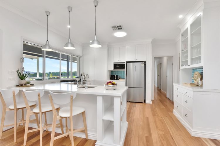 Palmers Lane Vineyard Estate and Retreat with Pool offers a large 6br home and 2br cottage