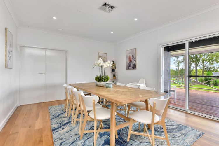 Palmers Lane Vineyard Estate and Retreat with Pool offers a large 6br home and 2br cottage