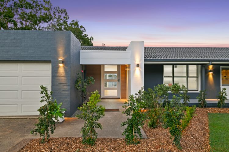 Palmers Lane Vineyard Estate and Retreat with Pool offers a large 6br home and 2br cottage