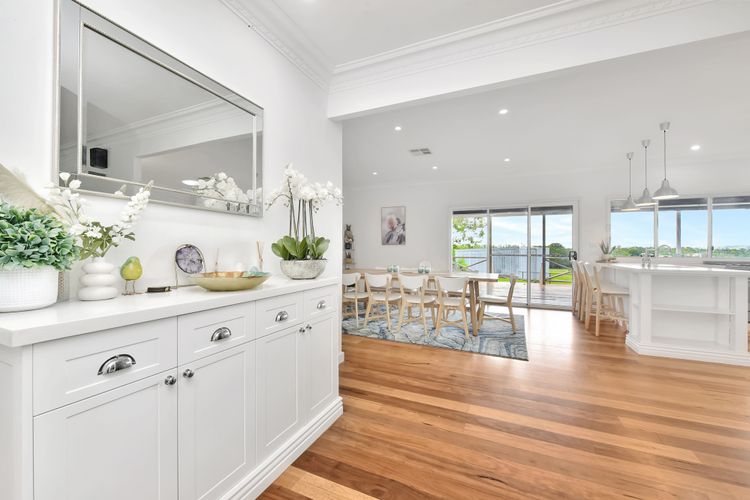 Palmers Lane Vineyard Estate and Retreat with Pool offers a large 6br home and 2br cottage