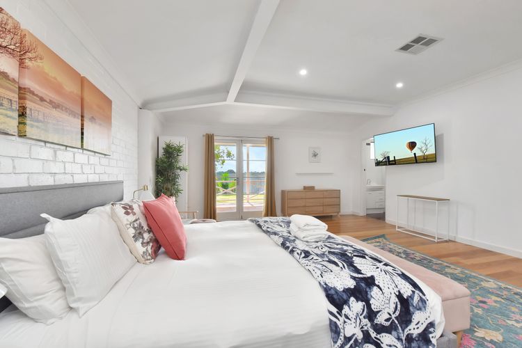 Palmers Lane Vineyard Estate and Retreat with Pool offers a large 6br home and 2br cottage