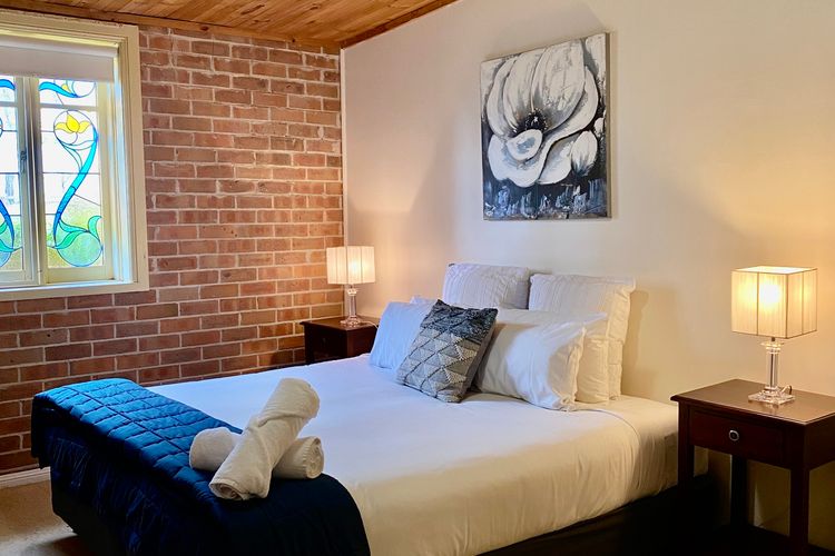 Cozy Comforts: Inviting Bedroom Oasis for Relaxation