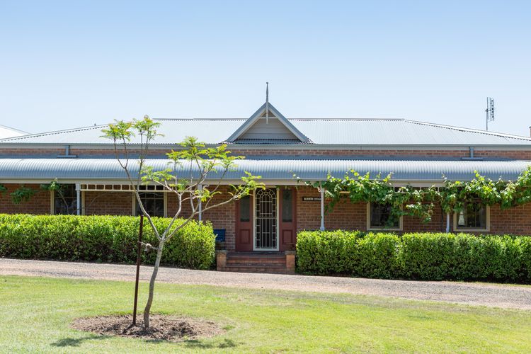 Luxe Cottage Estate with amazing Pool