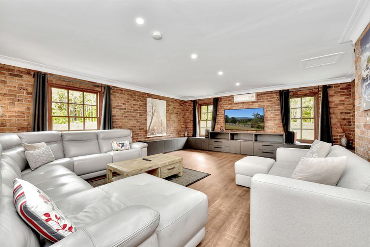 Kitchener Country Estate with Pool Hot Tub on private acres that sleeps up to 18