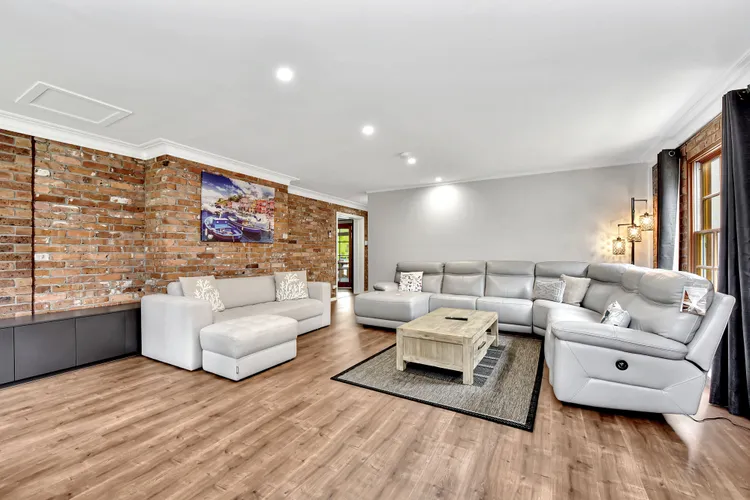 Kitchener Country Estate with Pool Hot Tub on private acres that sleeps up to 18