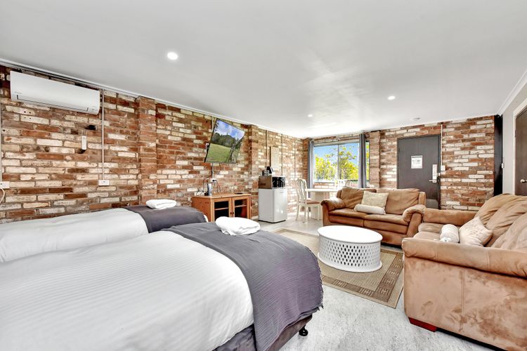 Kitchener Country Estate with Pool Hot Tub on private acres that sleeps up to 18