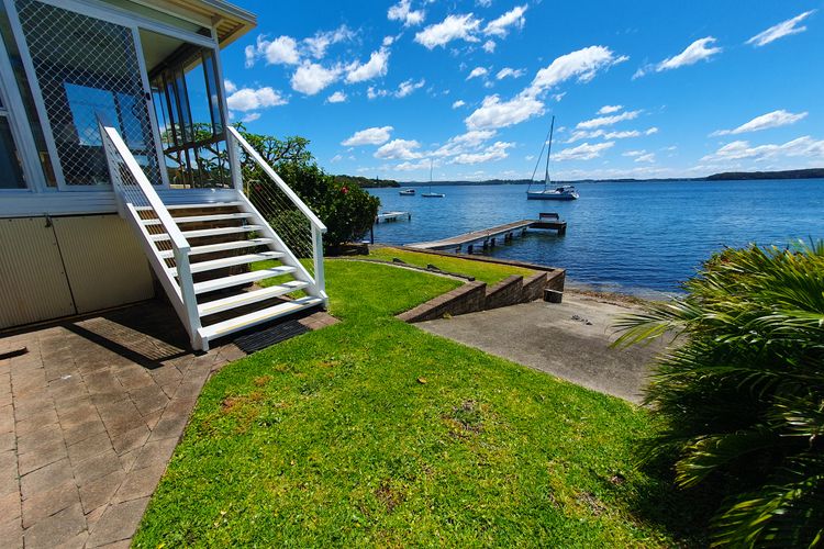 Kabine Waterfront Lakehouse in Sunshine