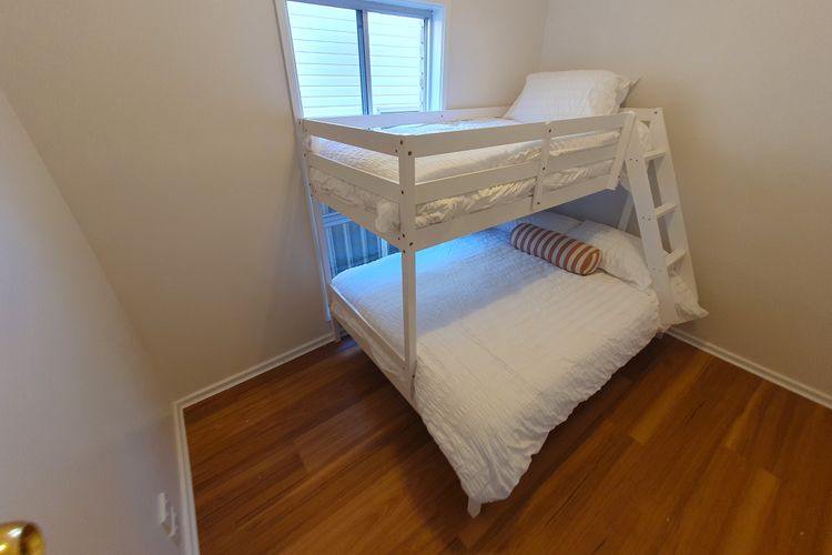 Kabine Waterfront Lakehouse in Sunshine