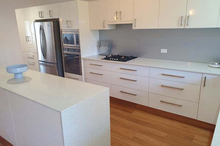 Kabine Waterfront Lakehouse in Sunshine