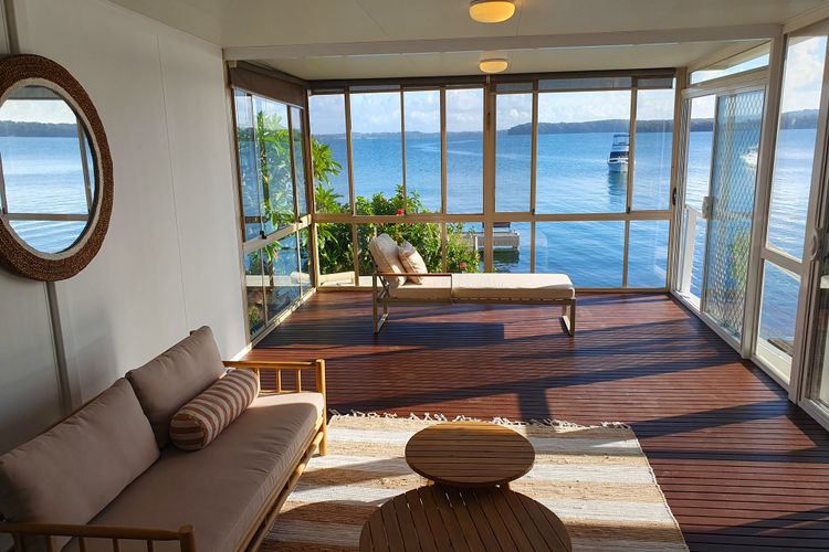 Kabine Waterfront Lakehouse in Sunshine