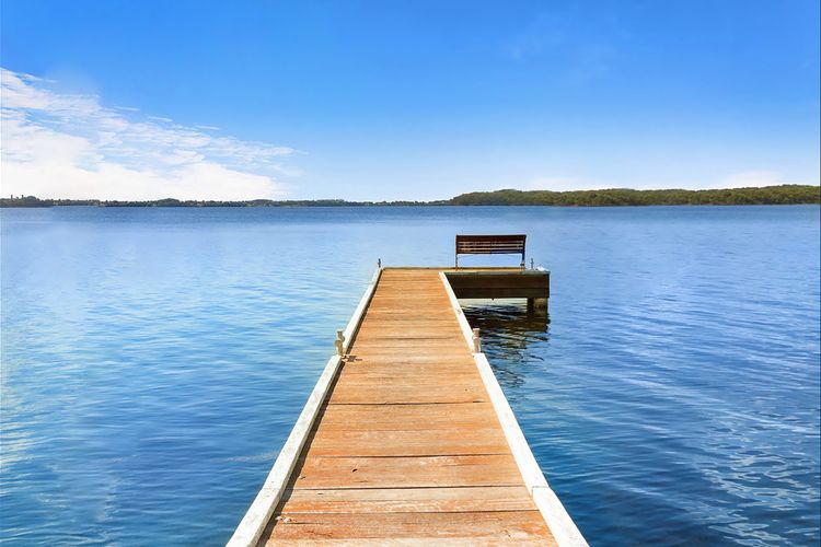 Kabine Waterfront Lakehouse in Sunshine