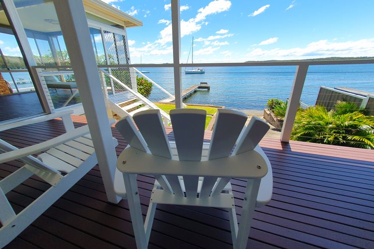 Kabine Waterfront Lakehouse in Sunshine