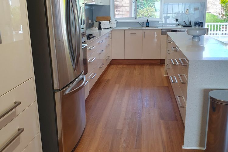 Kabine Waterfront Lakehouse in Sunshine