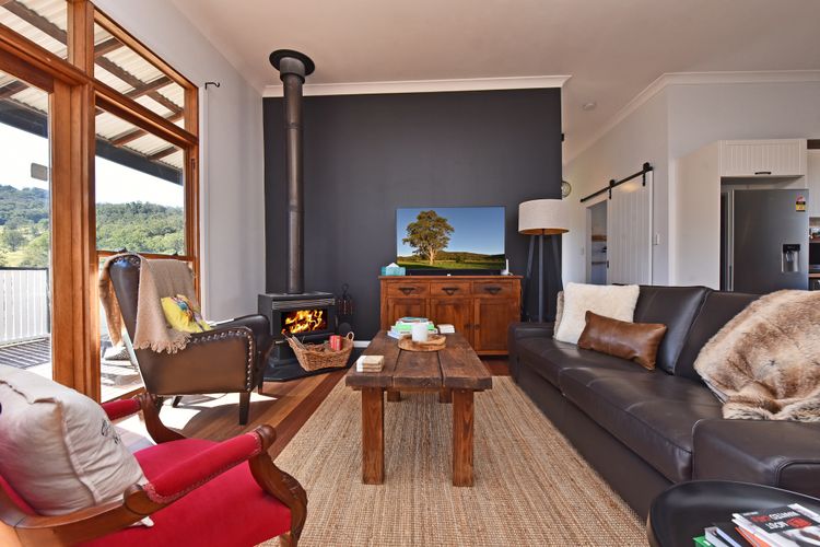 OMG! Comfortable living room with great views 