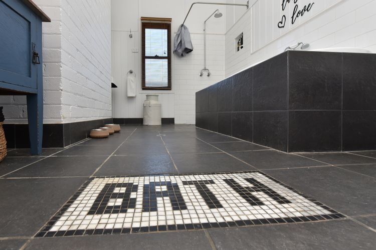 OMG! Decorative modern bathroom 