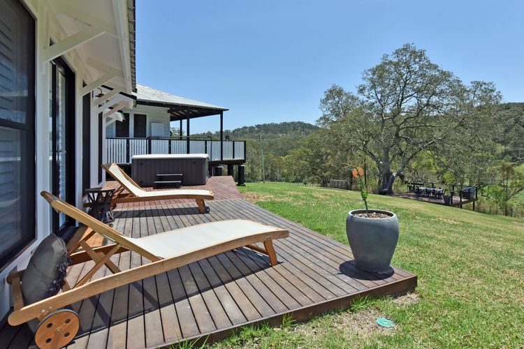 The Glass Ceiling – 360° Mount View Hideaway